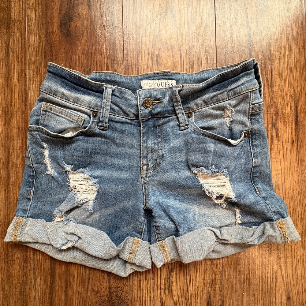 Guess Distressed Denim Shorts Cuffed Hem Mid Rise Logo Patch Size 26